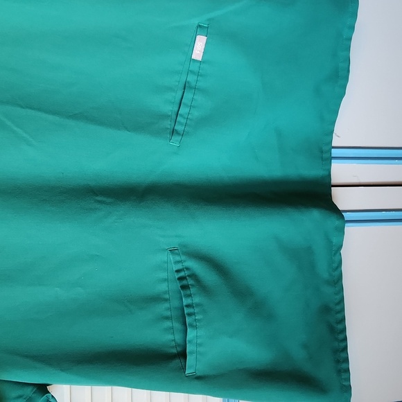 FIGS Green Scrub Top - Picture 7 of 13